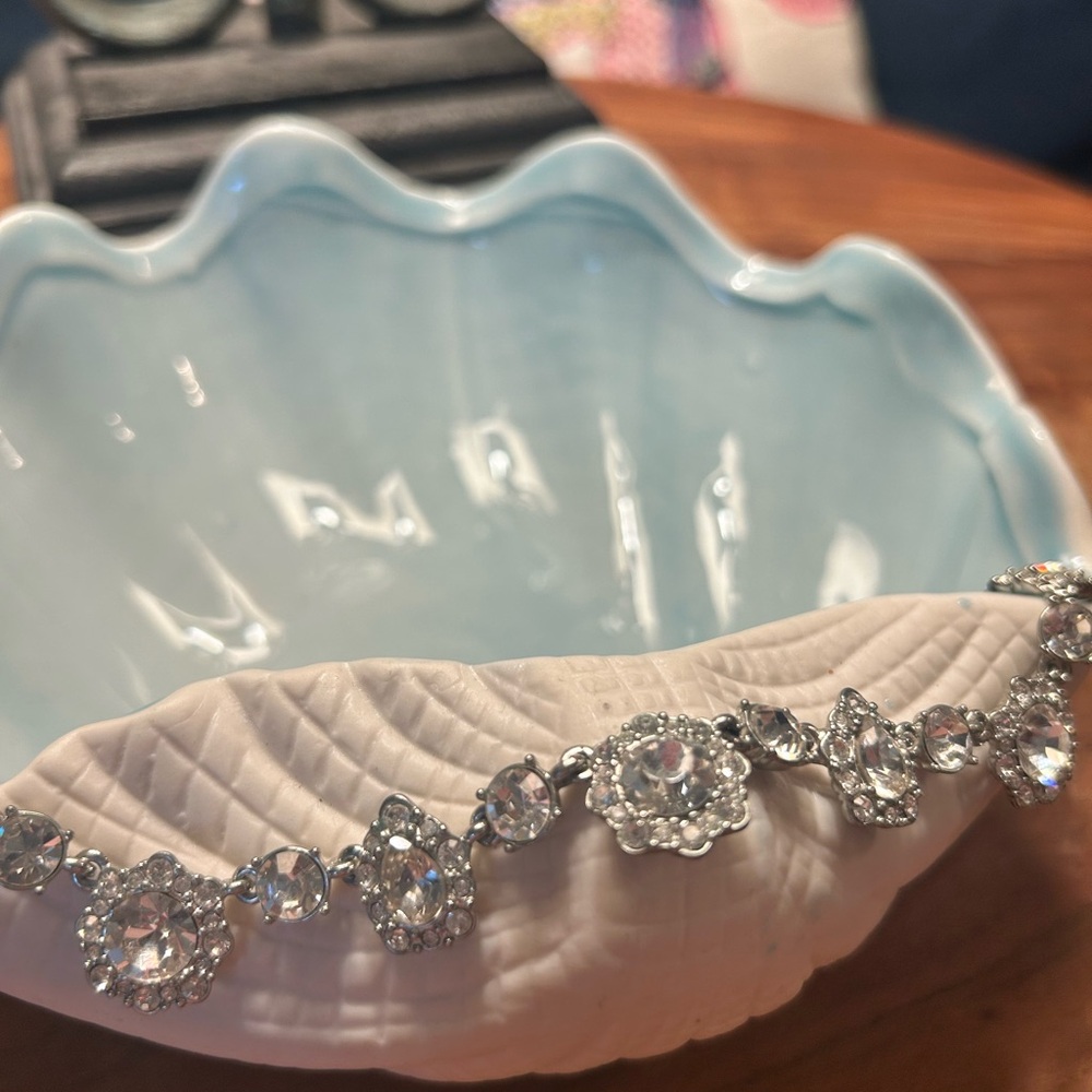 Elegant Silver Plated Necklace with Clear Stones - Picture 5 of 5